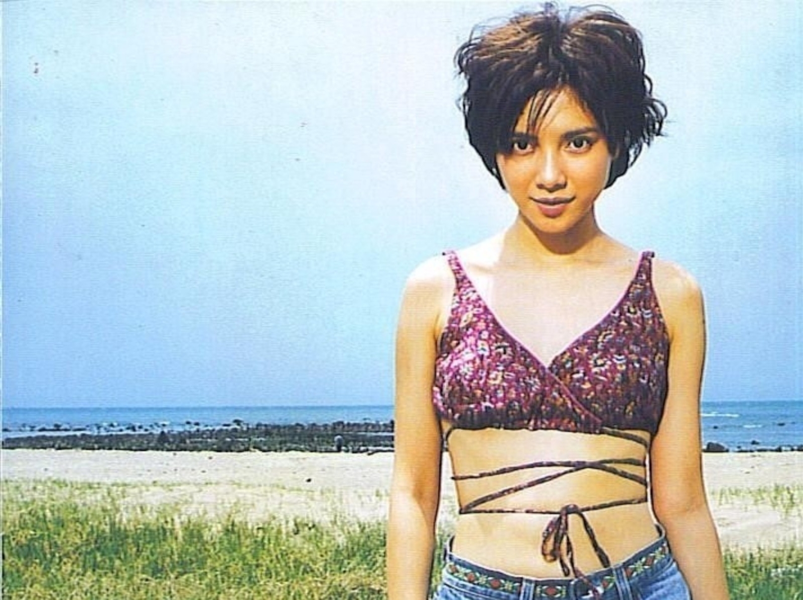 90 年代台灣女歌手才叫敢穿！回顧 5 位女星的「超前衛穿搭」，妳們都是未來人吧？