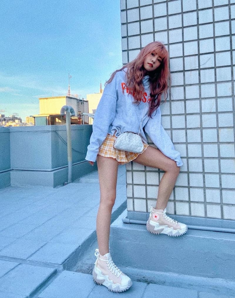 木曜女神「阿部瑪利亞」不只臉蛋身材有看頭,球鞋收藏曝光:GD x Nike 聯名 、Sacai 等 5 款全上榜! JUKSY 街星