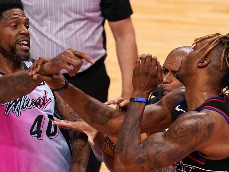 NBA/直接爆衝突!熱火 Haslem 動手想教訓魔獸 Howard,上場才 2 分鐘就領 T 被驅逐離開...