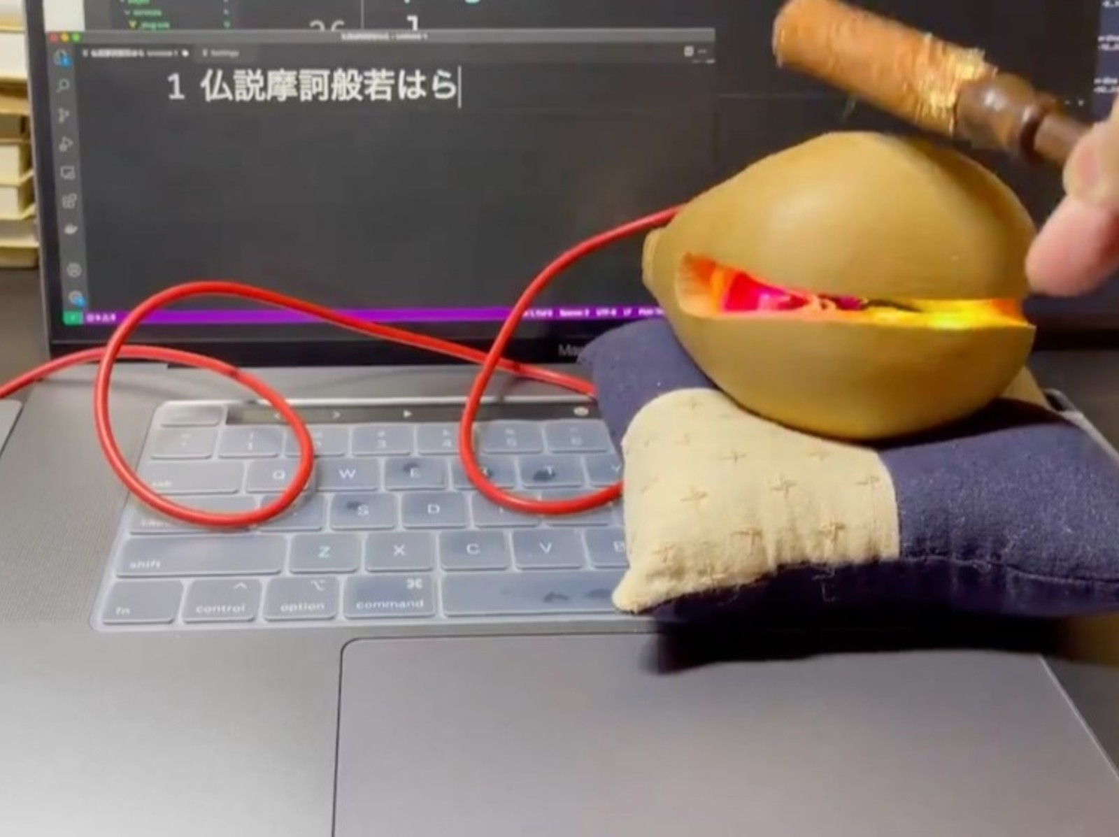 法力無邊！日本超狂「電競木魚」可以連接電腦播放心經，根本是 DJ 在用的吧！