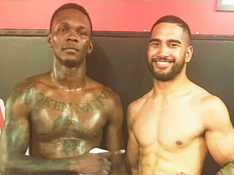紐西蘭 MMA 明星被 4 人打到重傷身亡，好友「黑龍」Adesanya 希望以意圖謀殺起訴！