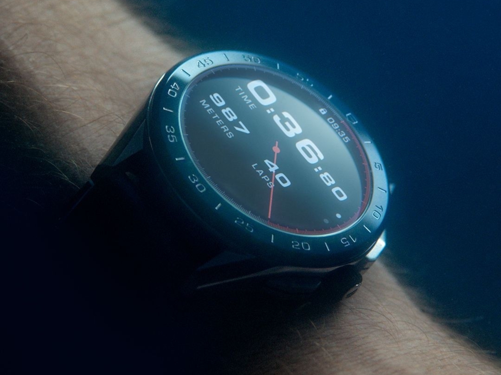 防疫來只智慧錶！TAG Heuer、LV 這 3 只高顏值智慧手錶實用度爆表，功能完全不輸 Apple Watch～