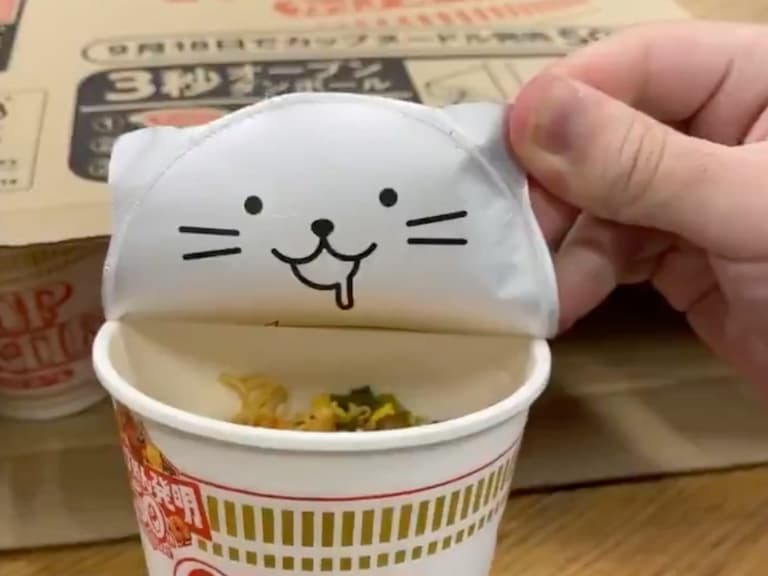 日清泡麵宣布將杯麵換成「貓咪泡麵杯蓋」,除了可愛之外居然還有「這種」功能!