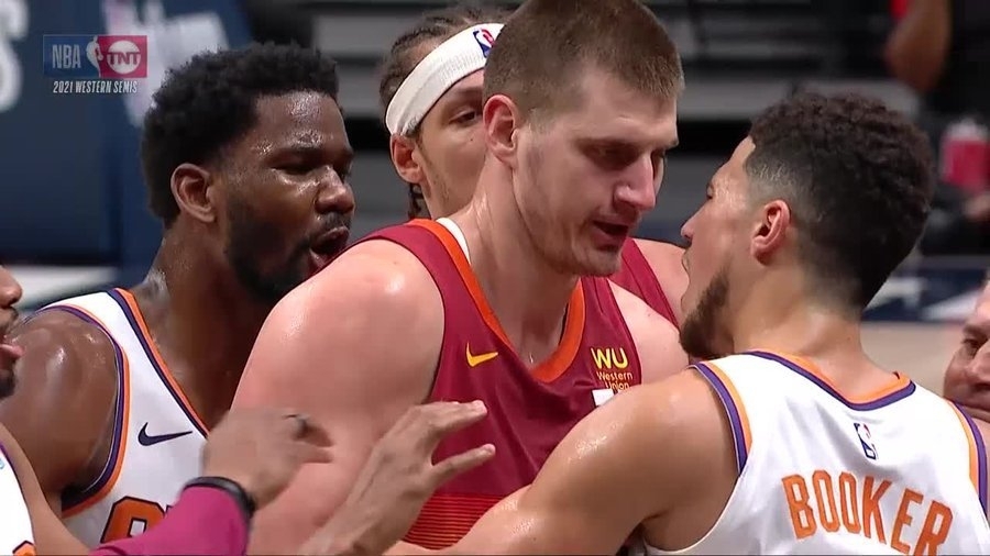 Nikola Jokic 和 Devin Booker  爆發衝突