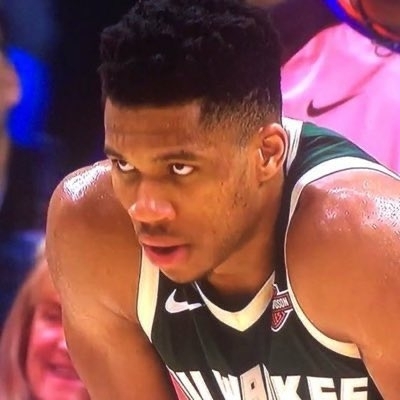 Giannis Antetokounmpo 拿 30 分 17 籃板