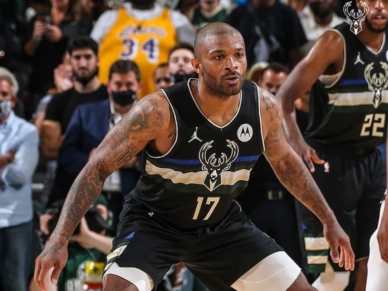 NBA／防守大鎖終極奧義？P.J. Tucker 公然在球場和 Kevin Durant 媽媽調情？