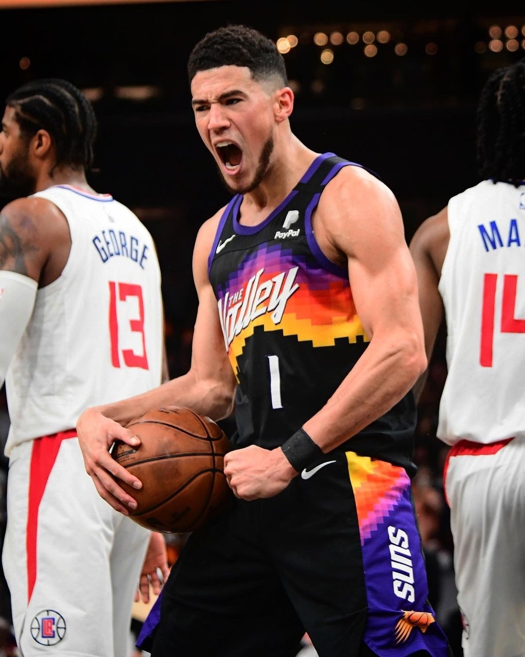 太陽少主 Devin Booker 單場轟出 40 分 13 籃板 11 助攻「大三元」