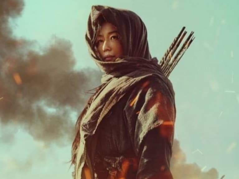 有仇必報！《屍戰朝鮮：雅信傳》全新預告，「韓劇女神」全智賢射箭英姿登場！