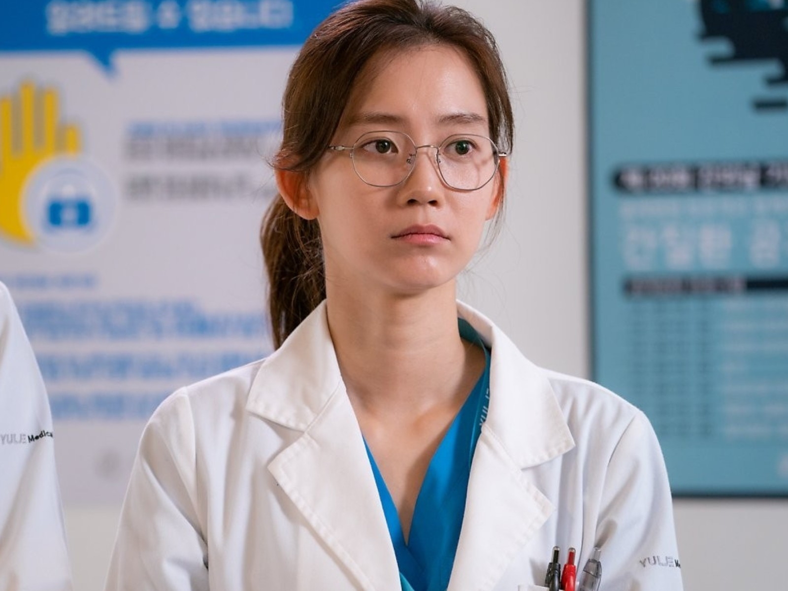 《機智醫生生活 2 》冬天醫生「申鉉彬」戲裡戲外差很大：3 招心機妝容技巧跟著曝光～