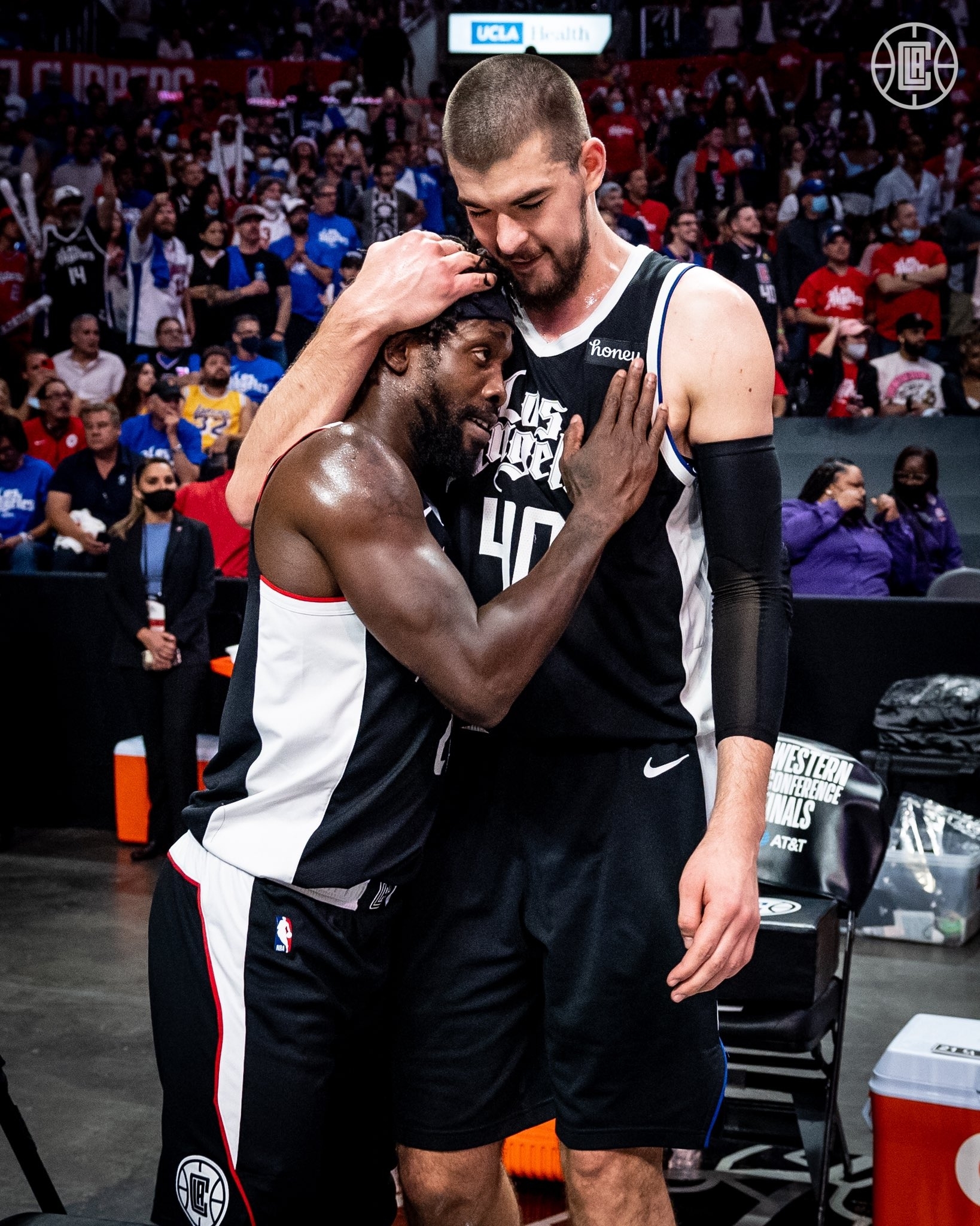 左為瘋狗貝 Patrick Beverley、右為中鋒 Ivica Zubac
