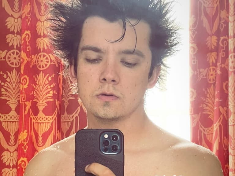 《性愛自修室》男主角 Asa Butterfield 裸身自拍,網友吐槽:其實可以不用露...