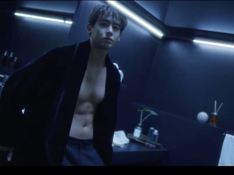 男團 2PM 強勢歸來！韓國男神尼坤 Nichkhun 靠「這 4 招」練成冰塊盒腹肌～