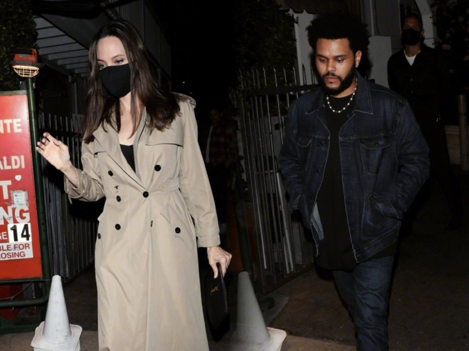 新戀情？安潔莉娜裘莉與 The Weeknd 相約共進晚餐，跌破粉絲眼鏡！