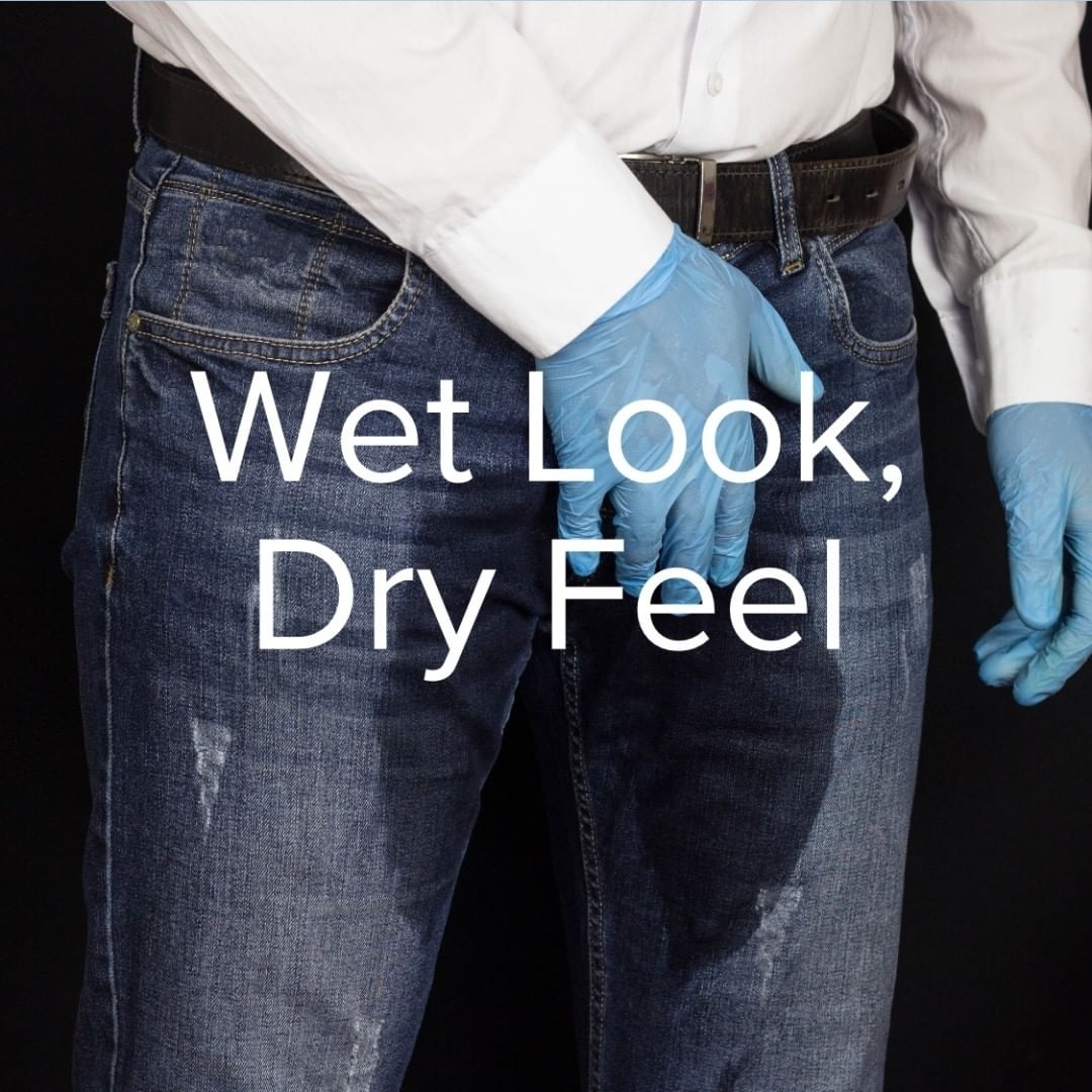 品牌以「Wet look, Dry feel」作為宣傳口號。