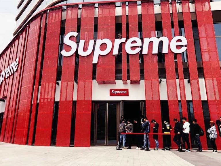 Supreme Italia 將支付「天價賠償金」及「主腦入獄」，法官稱：「劫持 Supreme，並厚顏無恥抄襲！」