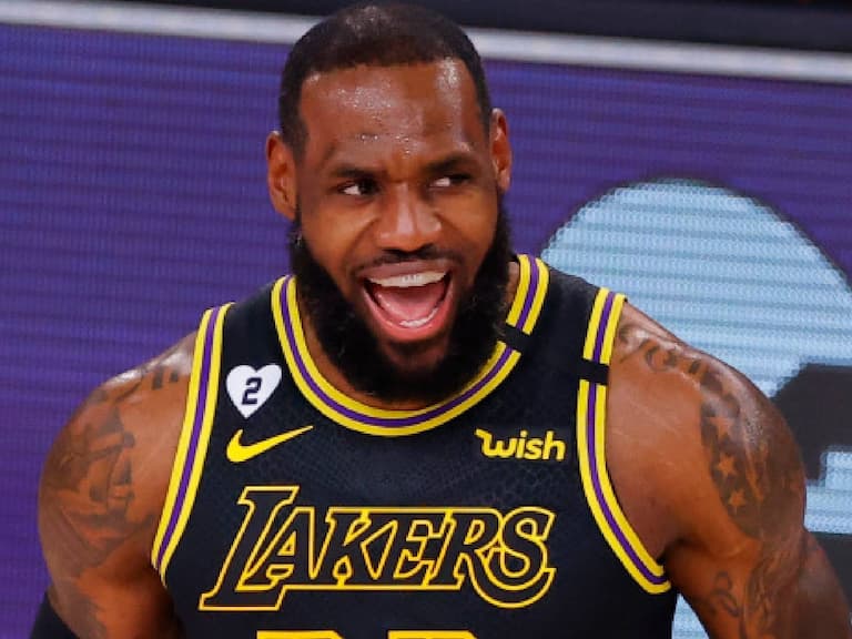 NBA/攻防教科書!Chris Paul 晃過字母哥砍下 32+9 贏球,「詹皇」公開力挺好友:還差三場!