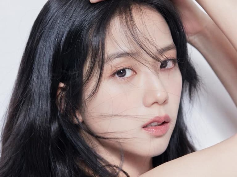 BLACKPINK Jisoo「演員履歷照」曝光～美到不敢直視的美貌，全靠 3 招心機妝容！