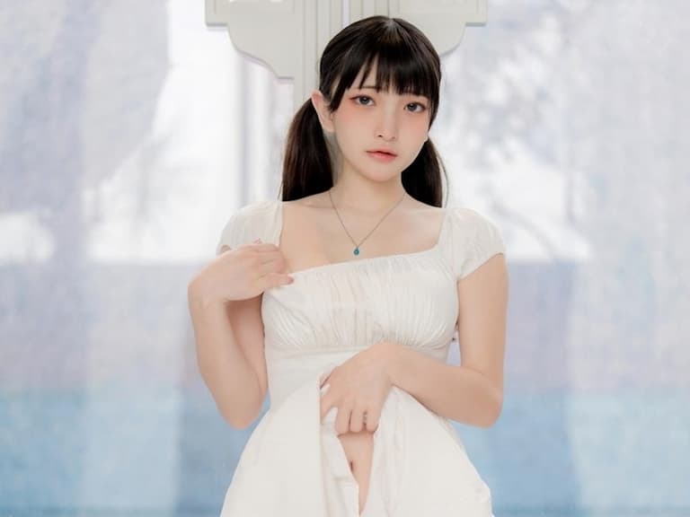 台灣 Coser 小丁推出《白色原味 小丁日常數位寫真》，展現純潔卻帶點情色的衝突樣貌！