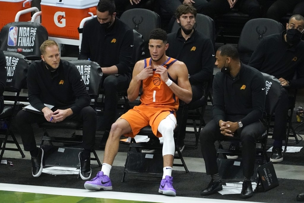 太陽少主 Devin Booker 使用洪荒之力狂砍 42 分