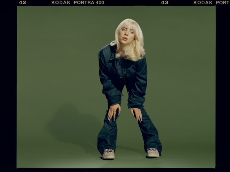 怪奇比莉新曲MV〈NDA〉  被 25 台高速飛車包夾拒替身，歌詞透露想換工作？ 「想躲到夏威夷消失」