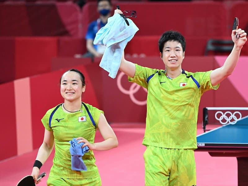 昨日與中華隊黃金混雙「苦戰」的日本組合伊藤美誠、水谷隼，今天贏下中國，拿到金牌