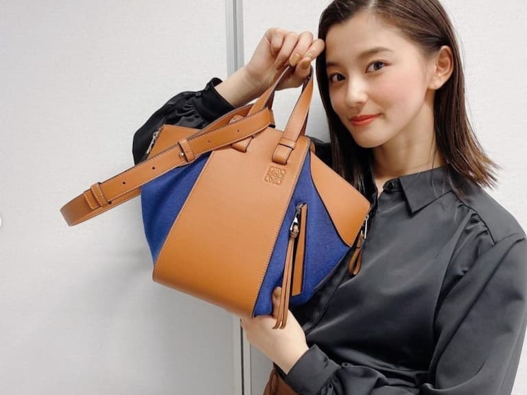 《今際之國》朝比奈彩，私下「名牌包收藏」大曝光：LV、Dior...妳想要的她都有！