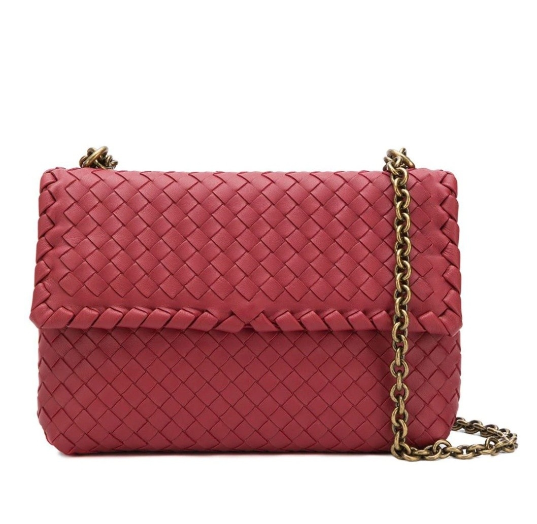 https://www.farfetch.com/tw/shopping/women/bottega-veneta-olimpia-shoulder-bag-item-13383680.aspx?size=17&storeid=13532&&utm_source=google&utm_medium=cpc&pid=googleadwords_int&af_channel=Search&c=11859814552&af_c_id=11859814552&af_siteid=&af_keywords=pla-1186483583454&af_adset_id=114076040534&af_ad_id=486755682713&is_retargeting=true&shopping=yes&gclid=CjwKCAjw9aiIBhA1EiwAJ_GTSg5YP9OOPZAux-2NHN8IIxM-kakzANALIN8HI8EBAZr2tvhwOfJToxoCqbQQAvD_BwE&gclsrc=aw.ds