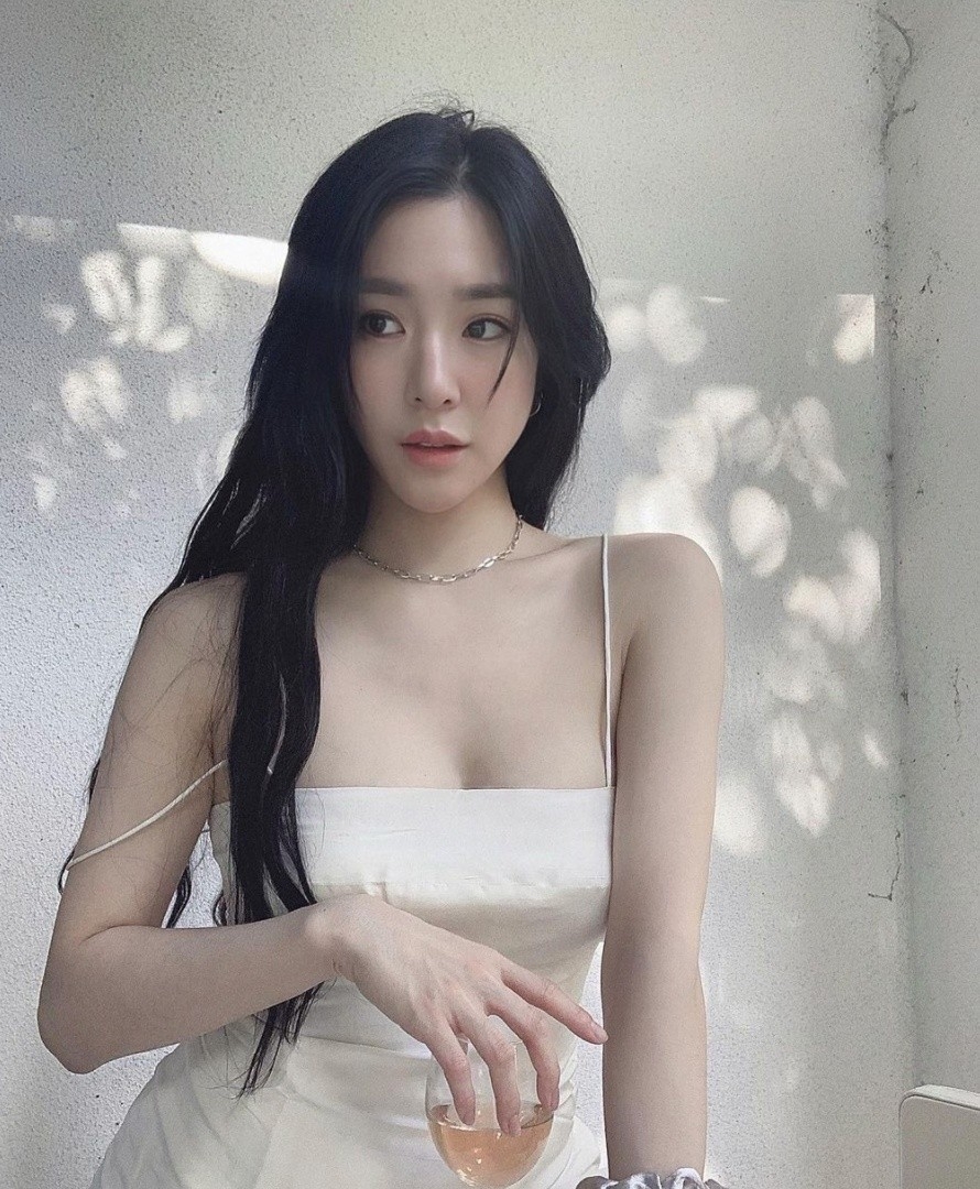 https://www.instagram.com/tiffanyyoungofficial/