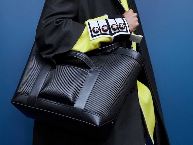 DIOR 嚴選 2021 父親節禮物推薦!黑魂托特包、卡夾等 7 種不同「送禮單品」讓你超有面子!