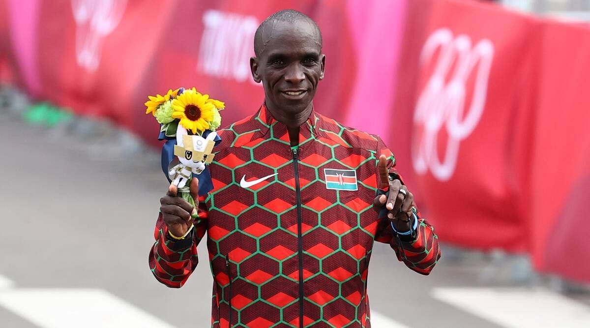 Eliud Kipchoge 在東奧奪金後，完成奧運馬拉松賽事二連霸，傳奇地位無法撼動