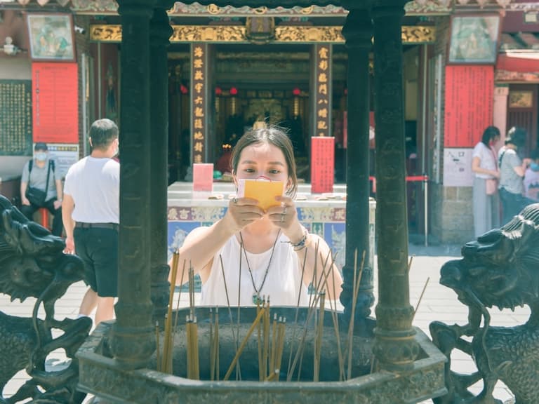 【七夕情人節】台北霞海城隍廟超過 20 款月老聯名商品推薦，單身狗脫魯必備！