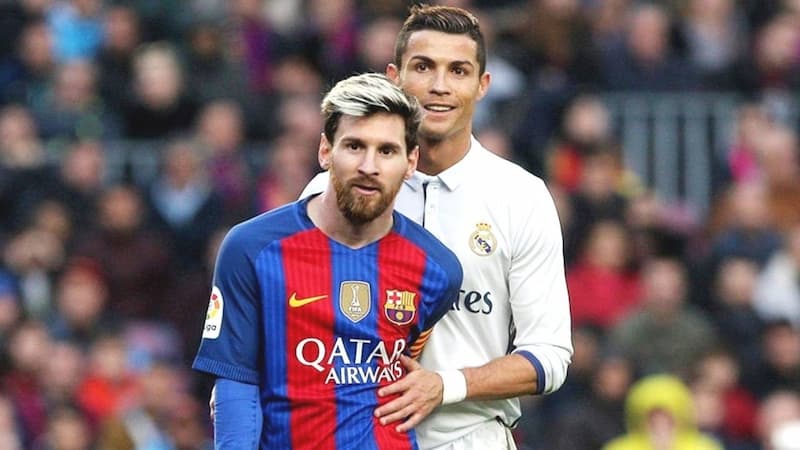 曾在巴塞隆納打球的梅西，與皇家馬德里時期的C羅，讓不少人印象深刻，兩人壟斷近 10 年金球獎，是現代最強兩位足球員！