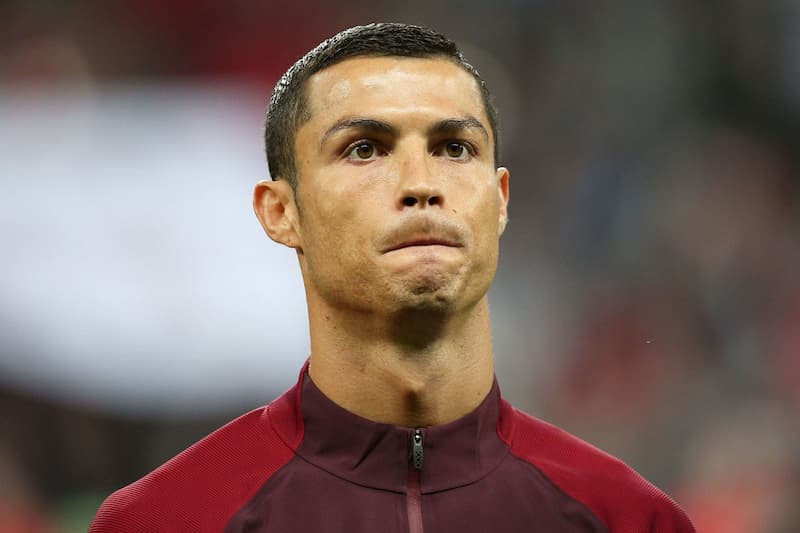 36 歲的「C 羅」Cristiano Ronaldo 在今年也不斷傳出與巴黎聖日爾曼的消息，組成三巨頭，最終被梅西打破