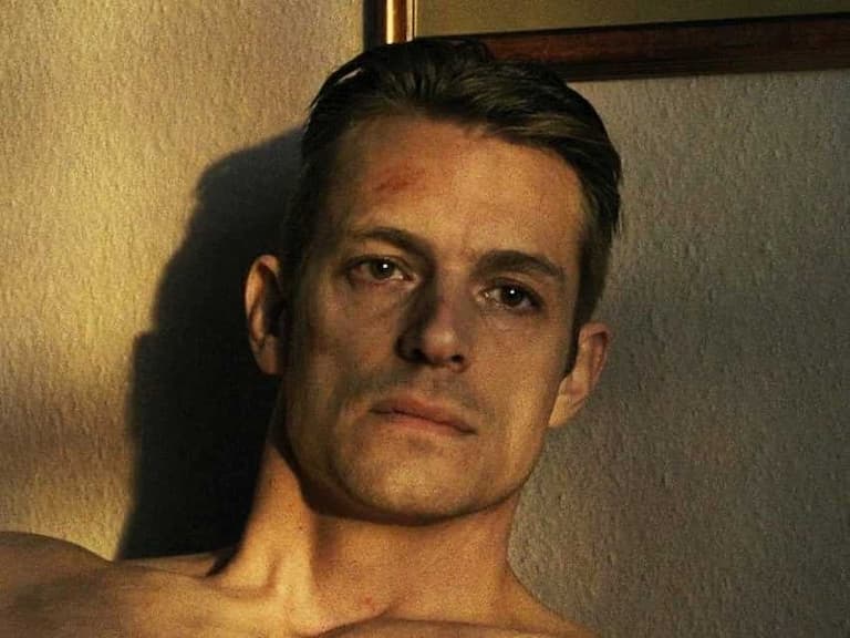 《自殺突擊隊：集結》Joel Kinnaman 不只驚人大肌肌，更是一位不折不扣 Yeezy 大鞋頭！