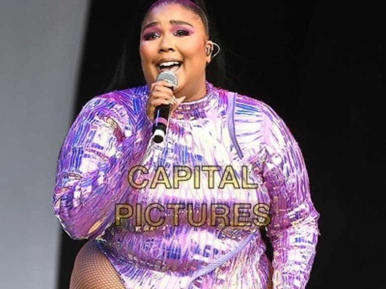 Lizzo 被攻擊身材肥胖爆哭，Cardi B 出面罵黑特：網路霸凌你們會下地獄！