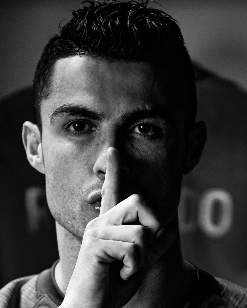 葡萄牙足球天王「C 羅」Cristiano Ronaldo 澄清轉會謠言，發出一張閉嘴的圖
