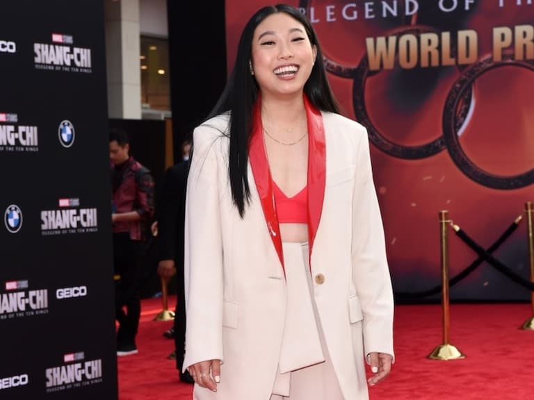 《尚氣與十環傳奇》女主角 Awkwafina 紅毯辣照登熱搜：靠 3 招穿搭技巧成功打臉酸民！