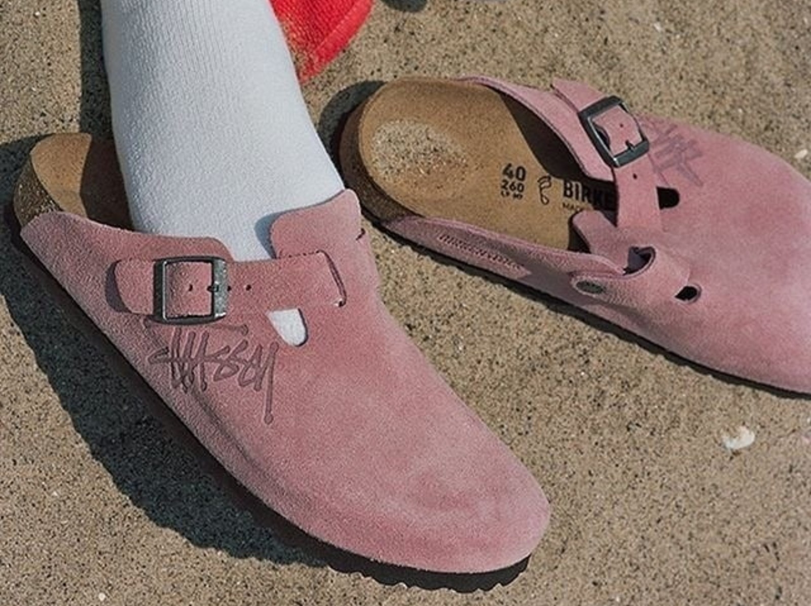 Stussy x BIRKENSTOCK 第二波聯名涼鞋即將登場，推出三款全新配色勃肯鞋！