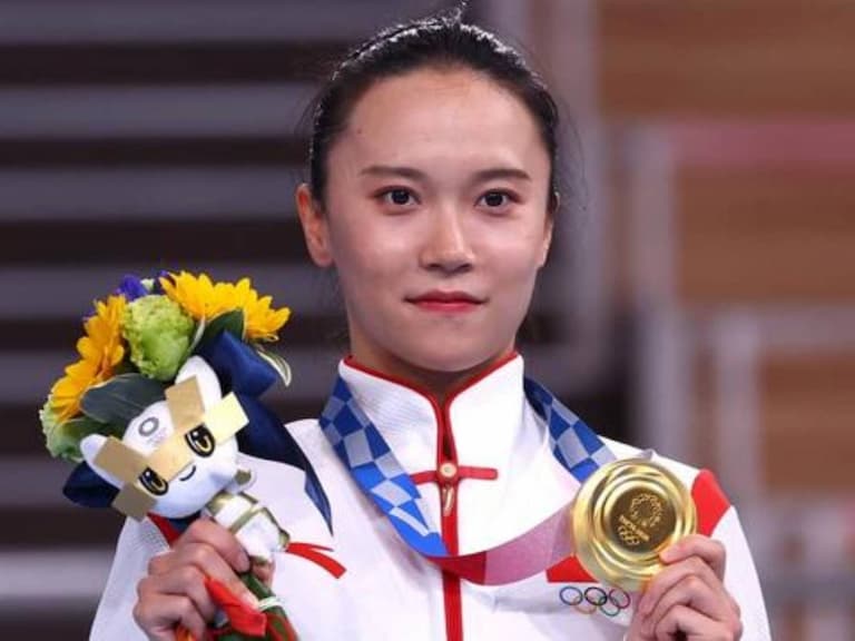 中國體操選手朱雪瑩「摳一下」奧運金牌掉漆!日本造幣局:要問東京奧組會
