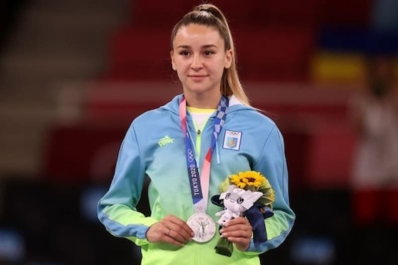 Anzhelika Terliuga 在東京奧運拿到空手道銀牌