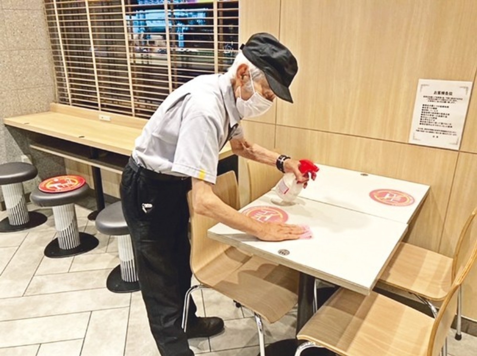 日本麥當勞最高齡的店員 93 歲老爺爺：「我喜歡工作，幾歲開始挑戰都不嫌晚！」