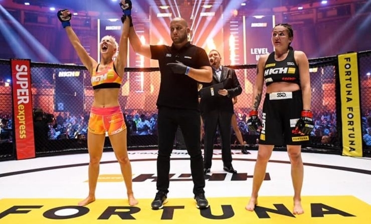 女拳王初登場 MMA 就戰敗，但也坦言格鬥所注入的錢非常可觀，所以才決定參戰