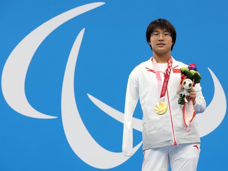 帕運／蔣裕燕一人奪「2 面游泳金牌」破紀錄，4 歲失去右手、右腳還要連續 5 年不斷鋸骨！