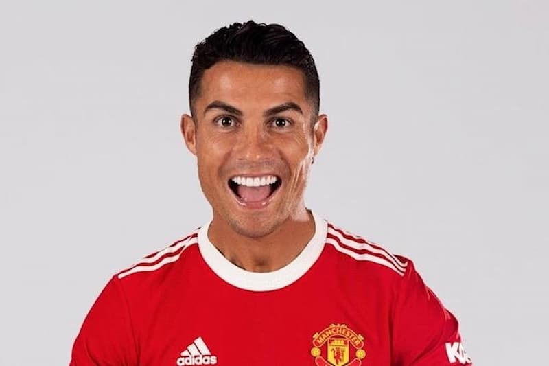 「葡萄牙足球巨星」C 羅（Cristiano Ronaldo）加盟英國豪門曼聯，讓球隊市值暴增