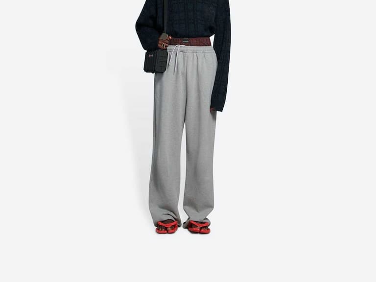 巴黎世家 BALENCIAGA 發表最新「內褲外露」雙層棉褲，一件竟要價台幣 4 萬！