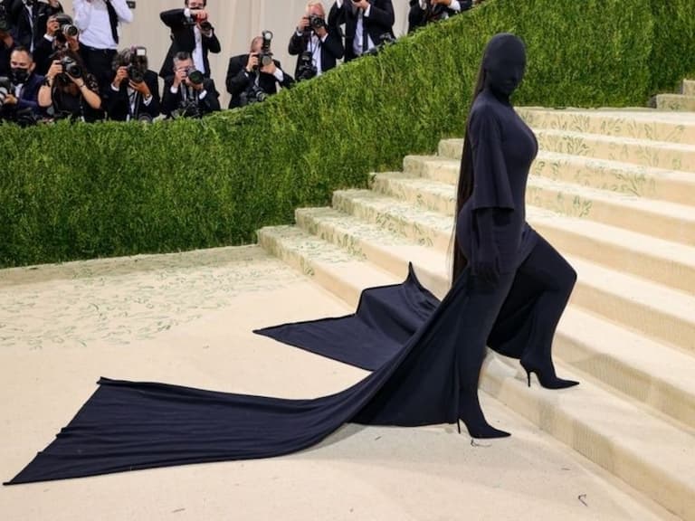 MET Gala / 金卡戴珊(Kim Kardashian)追隨肯爺的「蒙面時尚」,這是復合的前奏?