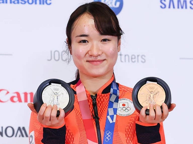 日本桌球選手伊藤美誠獨拿東京奧運「金銀銅」獎牌，獎金 1000 萬日元也順利入袋！