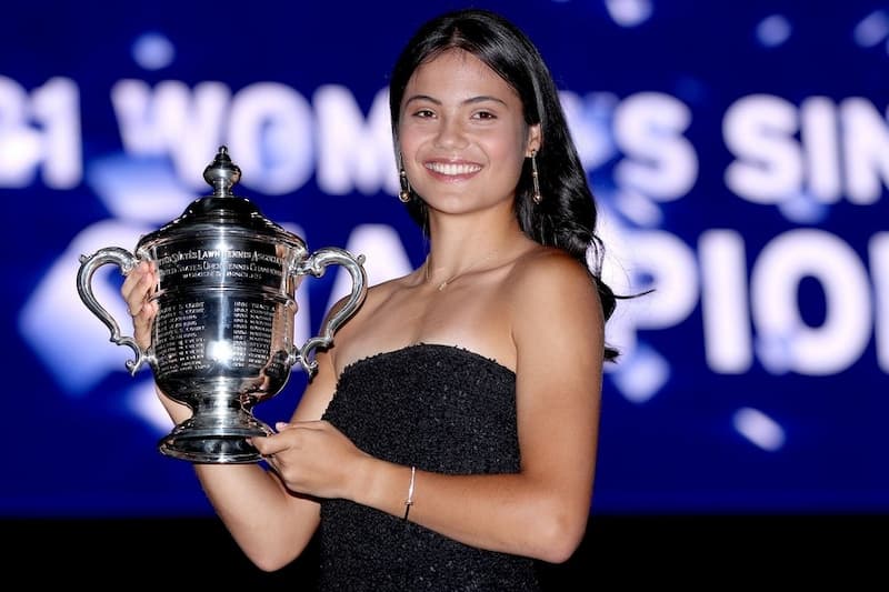 英國的 18 歲少女 Emma Raducanu 拿下美網冠軍、還贏得 250 萬美元獎金（ 6900 萬台幣）、IG 粉絲暴增
