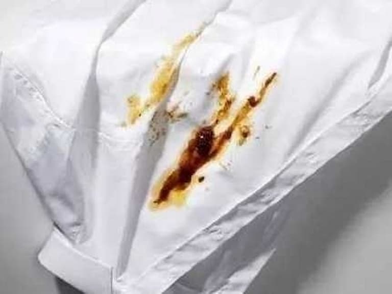 中秋節烤肉再也不怕醬汁弄髒！這兩項「家用常見小物」竟是白 Tee 清潔神器！