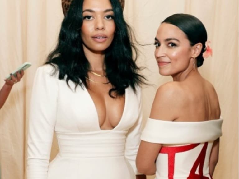 Met Gala「向富人徵稅」大膽禮服設計師,被爆她自家公司就是逃稅慣犯⋯